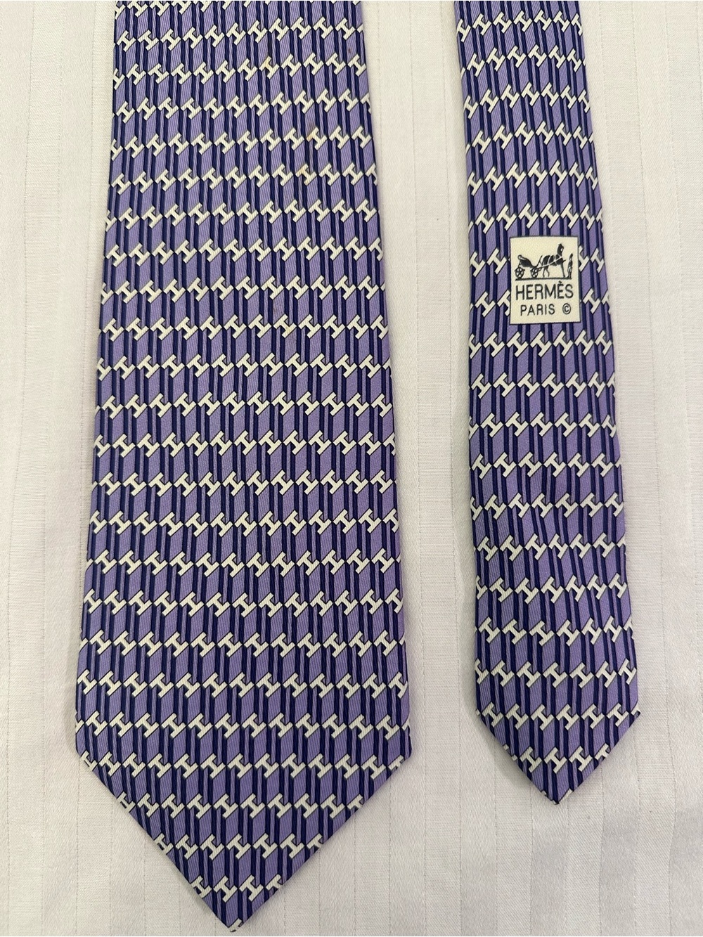 Hermès Paris Silk Tie Lavender Purple White Geometric Pattern Made in France